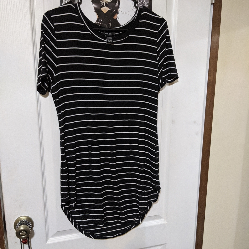 SALE Rue21 Black White Striped Tunic Short Sleeve Top High Low Tee Large